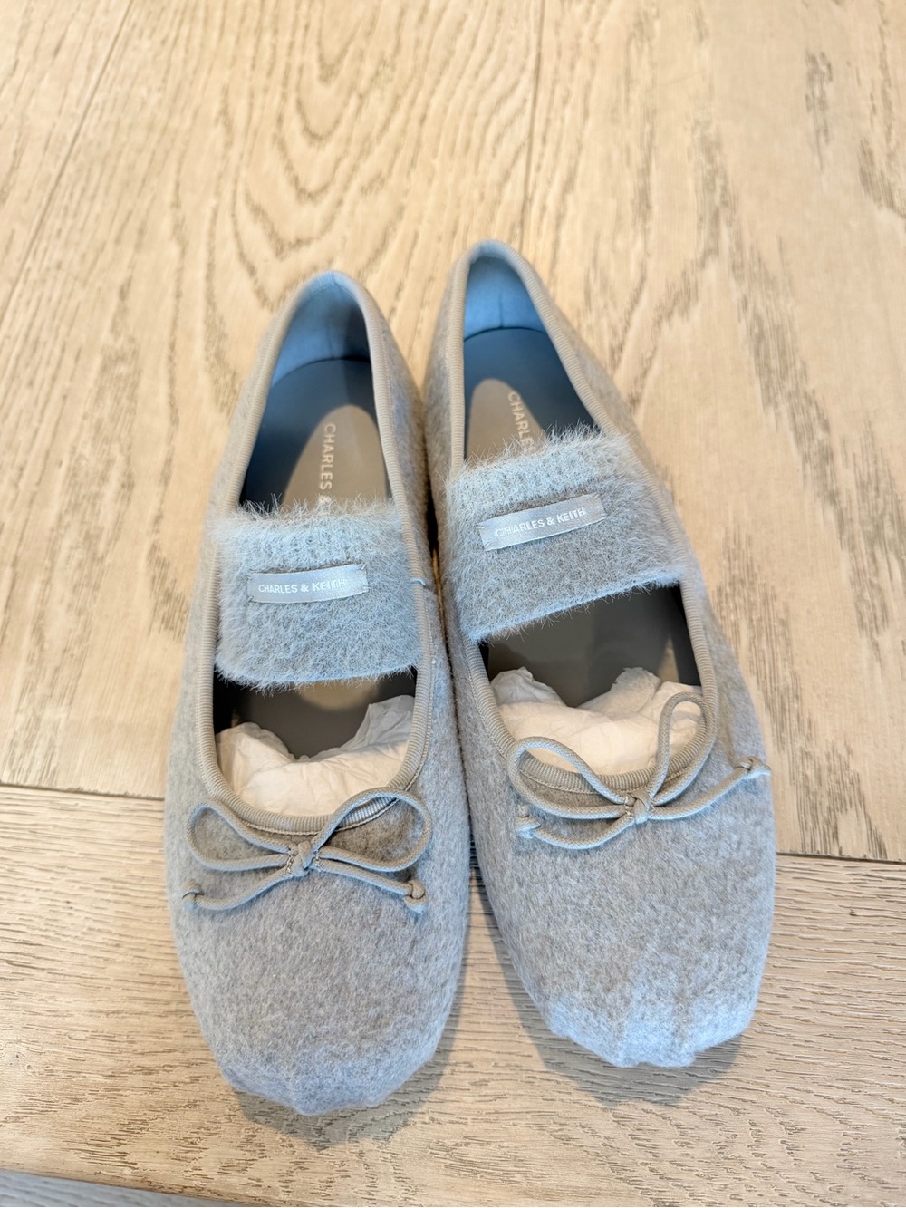 Charles & Keith Light Gray Wool Ballet Flats with Bow Size 5 US